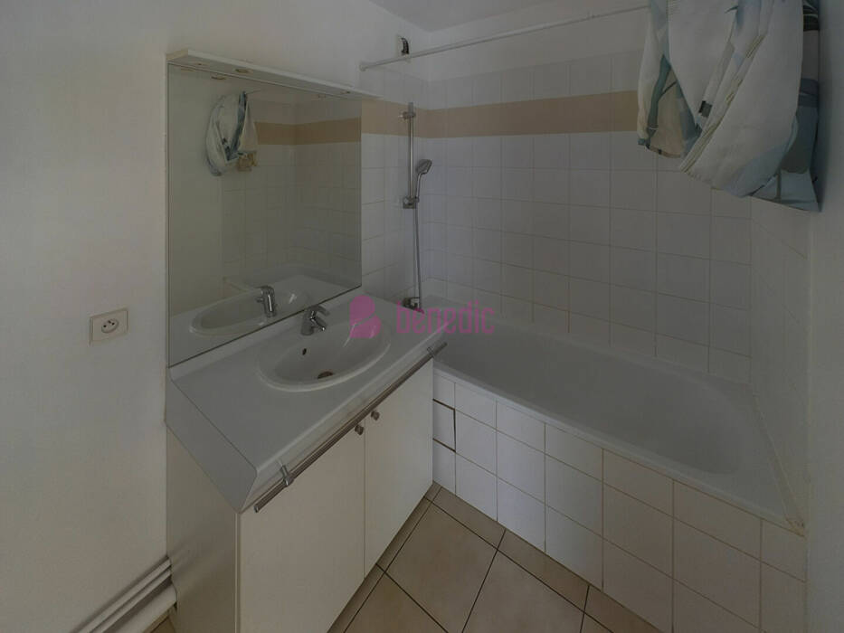 4255059l - Attribut alt par défaut.