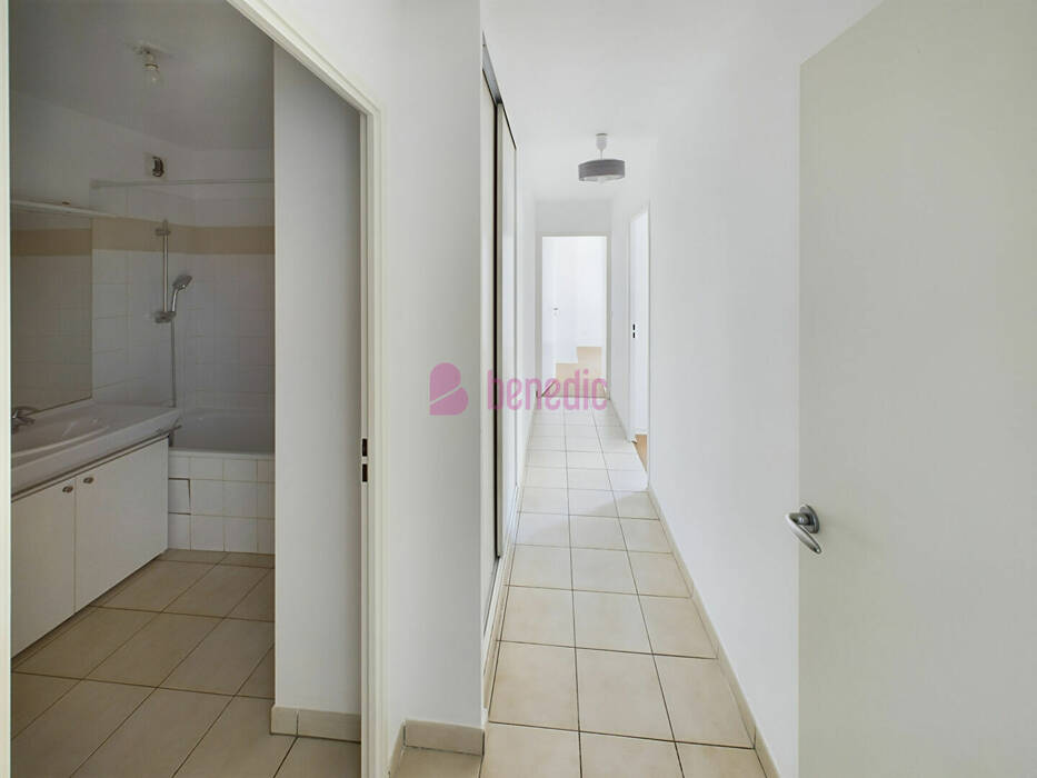 4255059m - Attribut alt par défaut.