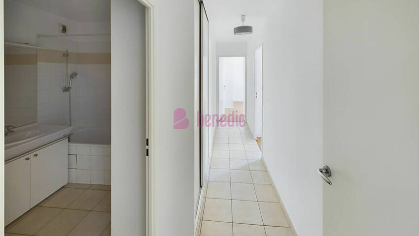 4255059m - Attribut alt par défaut.