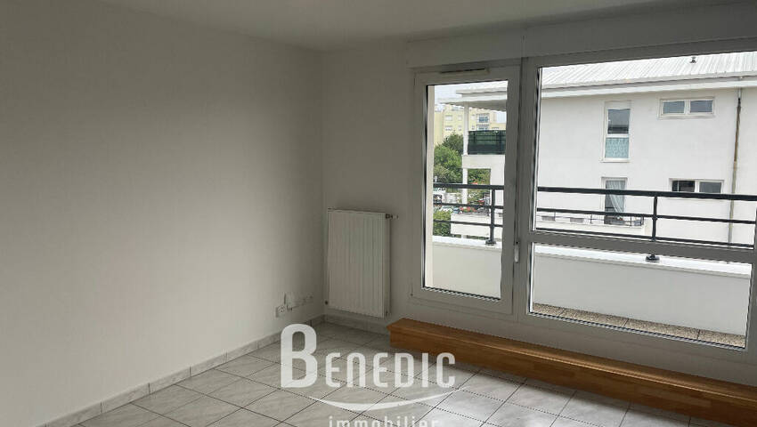 46085612b - Attribut alt par défaut.