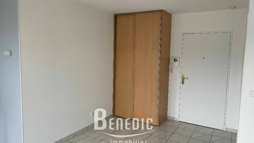 46085612c - Attribut alt par défaut.