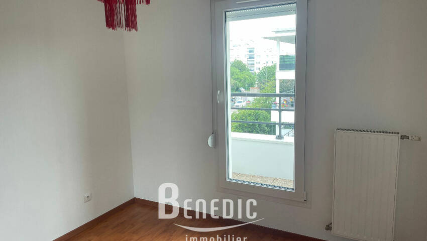 46085612f - Attribut alt par défaut.