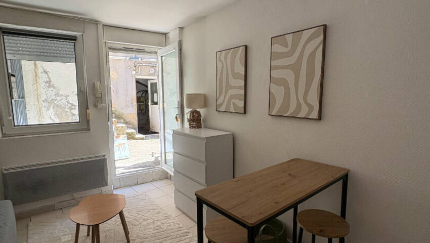 4254313b - Attribut alt par défaut.