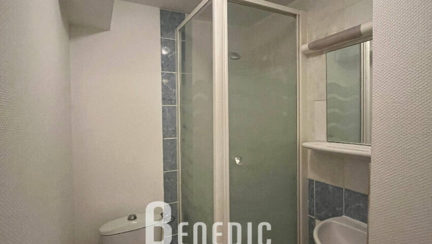 4254313d - Attribut alt par défaut.