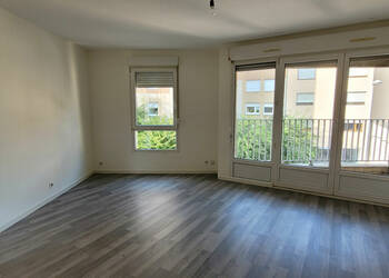 45998099b - Attribut alt par défaut.