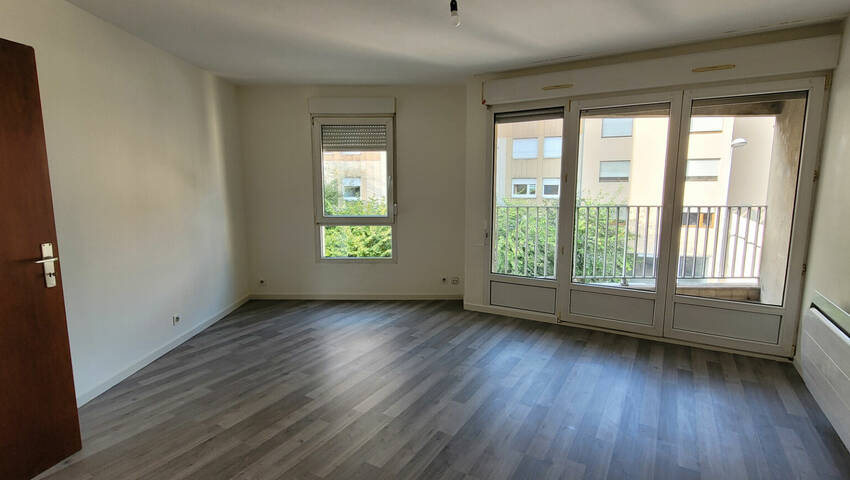 45998099b - Attribut alt par défaut.