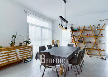 46826953a - Attribut alt par défaut.