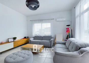 46826953b - Attribut alt par défaut.