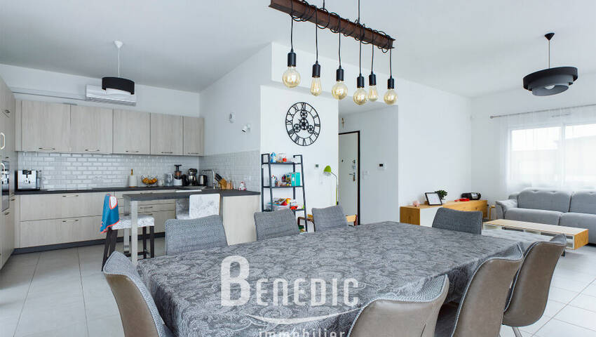 46826953d - Attribut alt par défaut.