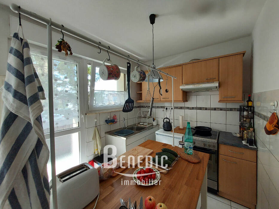 46980658b - Attribut alt par défaut.