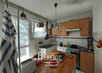 46980658b - Attribut alt par défaut.