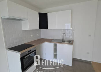 47215761b - Attribut alt par défaut.