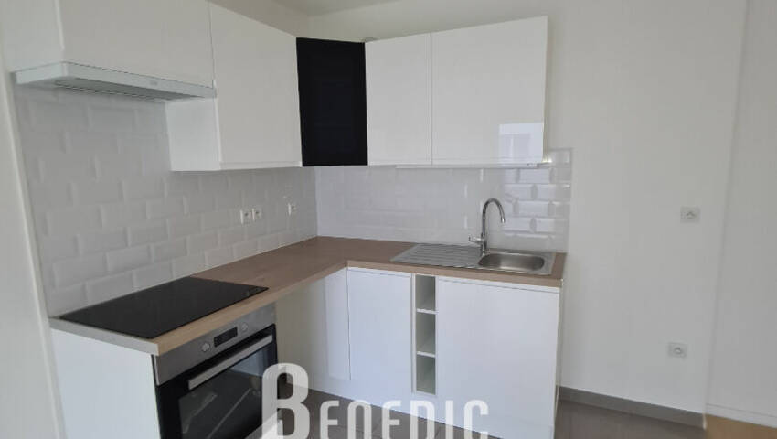 47215761b - Attribut alt par défaut.