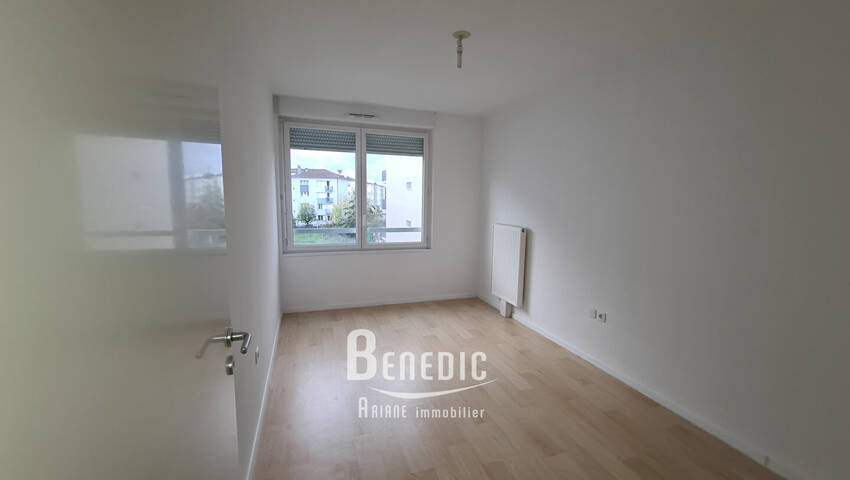 47215761c - Attribut alt par défaut.