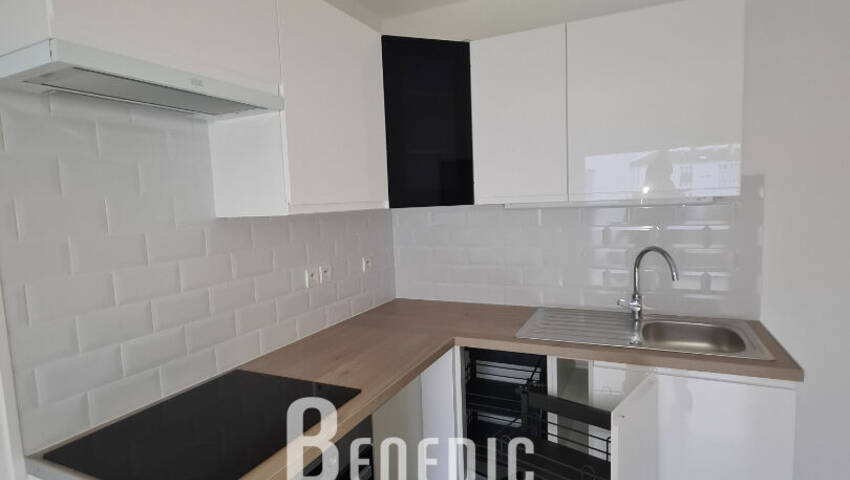 47215761d - Attribut alt par défaut.