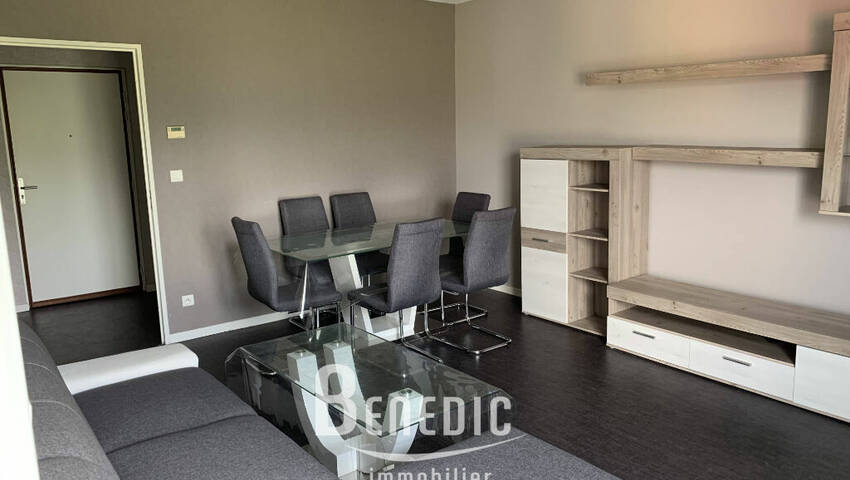 47464835b - Attribut alt par défaut.