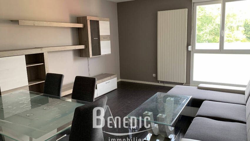 47464835c - Attribut alt par défaut.