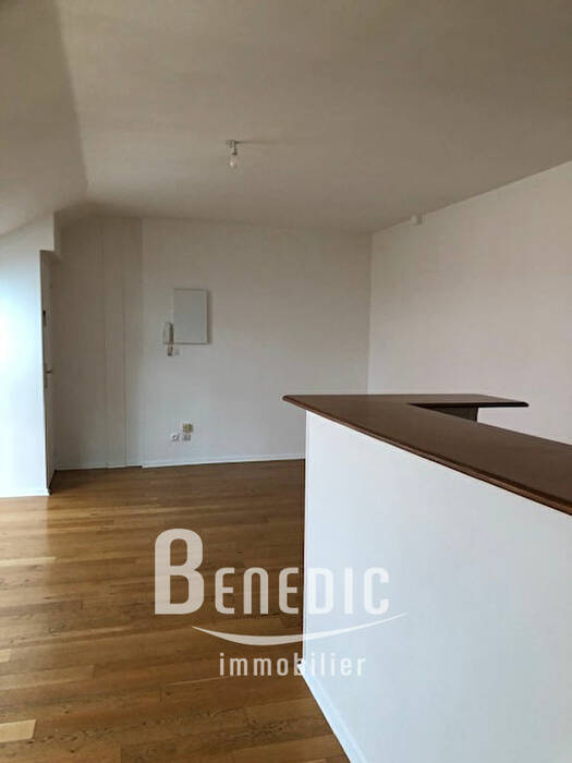 4247266b - Attribut alt par défaut.