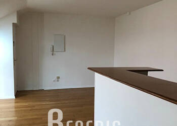 4247266b - Attribut alt par défaut.