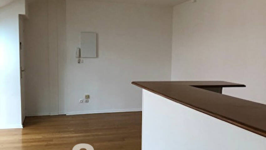 4247266b - Attribut alt par défaut.