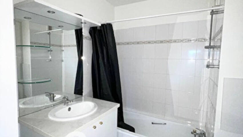 23067609c - Attribut alt par défaut.