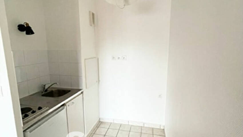 23067609d - Attribut alt par défaut.