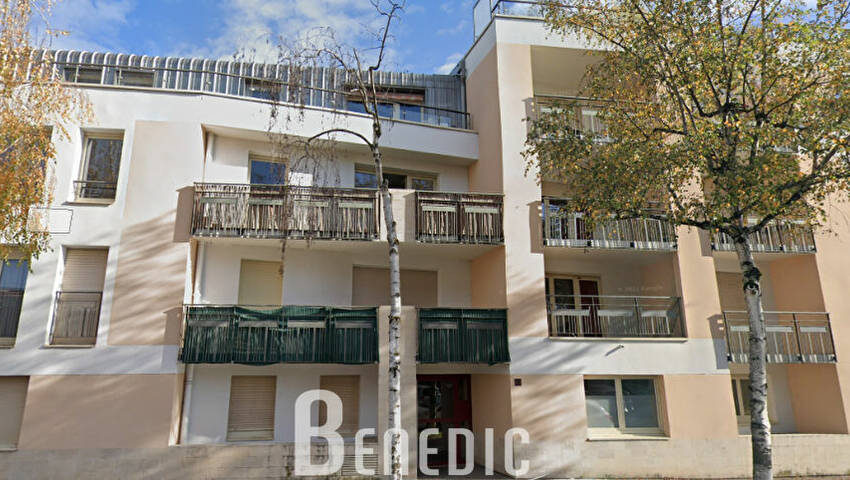 23067609f - Attribut alt par défaut.