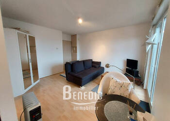 48492104a - Attribut alt par défaut.