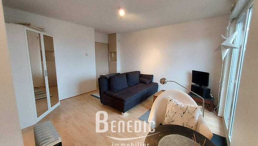 48492104b - Attribut alt par défaut.