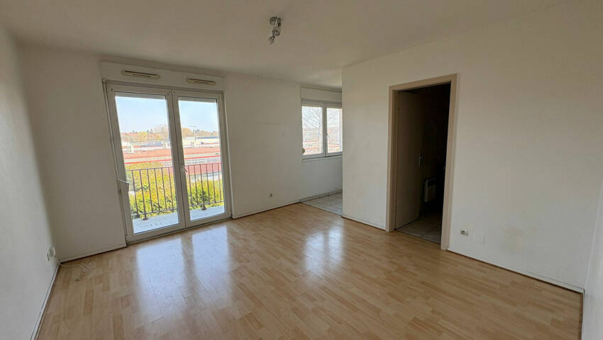 48492104b - Attribut alt par défaut.