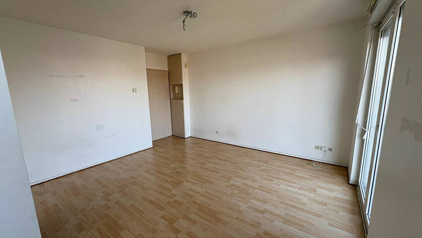 48492104c - Attribut alt par défaut.