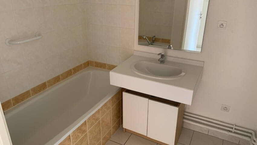 4253615l - Attribut alt par défaut.