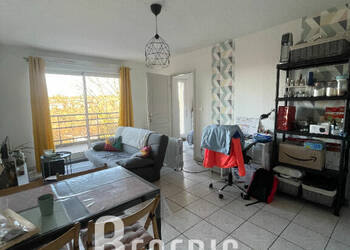 4255191b - Attribut alt par défaut.