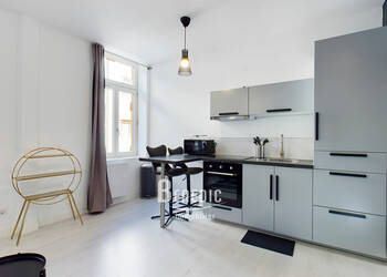 49085629b - Attribut alt par défaut.