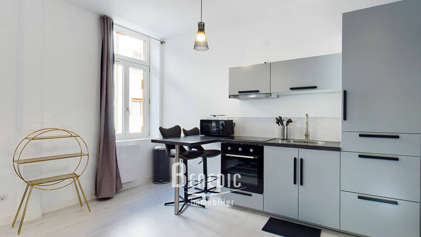 49085629b - Attribut alt par défaut.