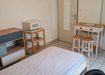 35750986b - Attribut alt par défaut.