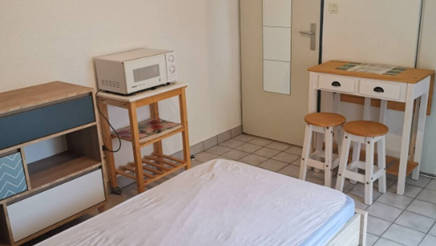 35750986b - Attribut alt par défaut.