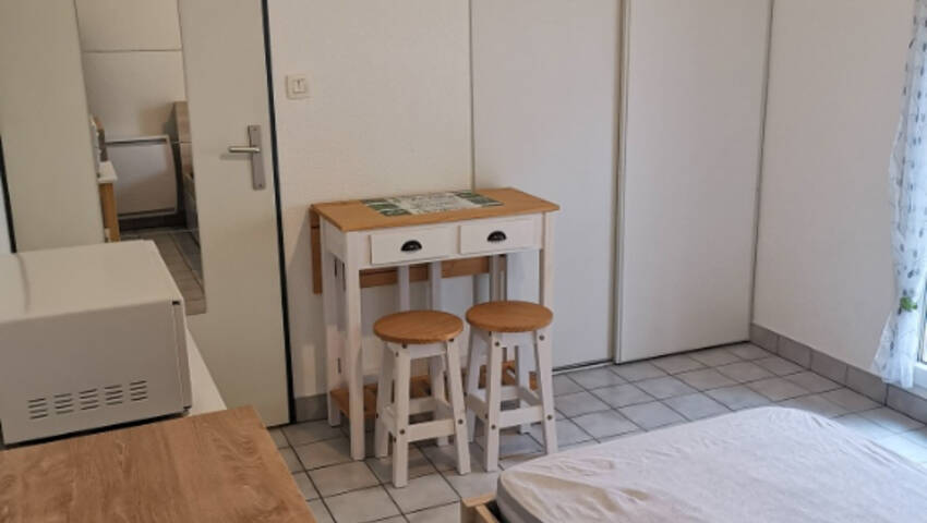 35750986c - Attribut alt par défaut.