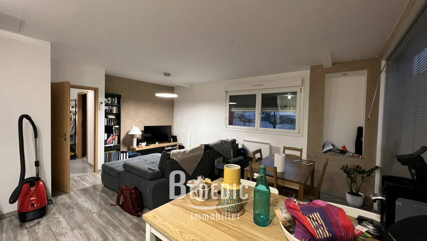 49163061a - Attribut alt par défaut.