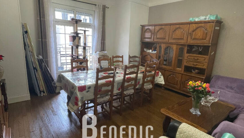 18748020d - Attribut alt par défaut.