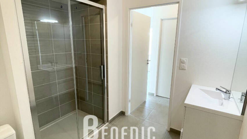 49389400g - Attribut alt par défaut.