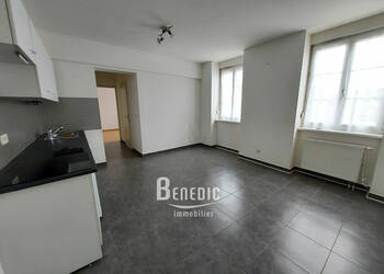 49657779a - Attribut alt par défaut.