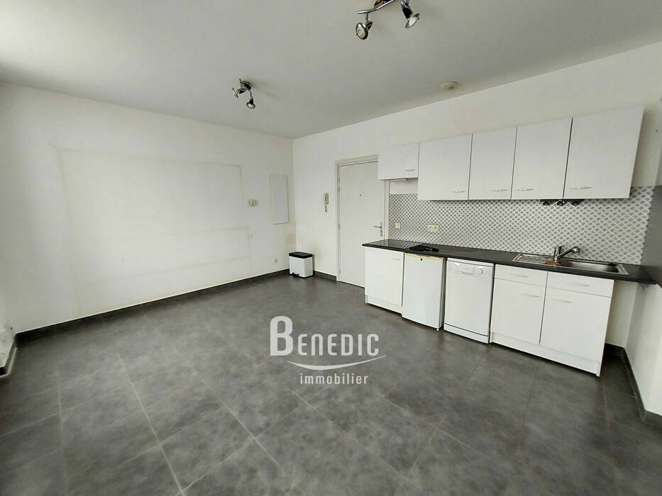 49657779b - Attribut alt par défaut.