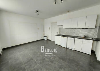 49657779b - Attribut alt par défaut.