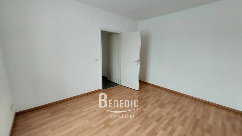 49657779c - Attribut alt par défaut.