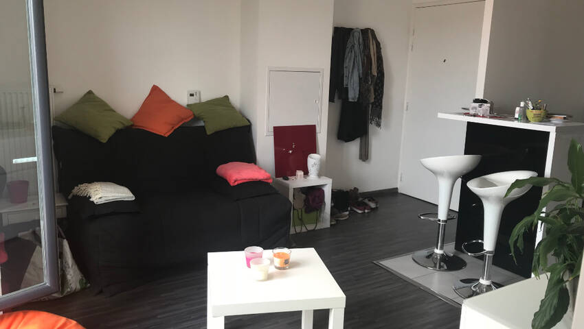 28325090b - Attribut alt par défaut.