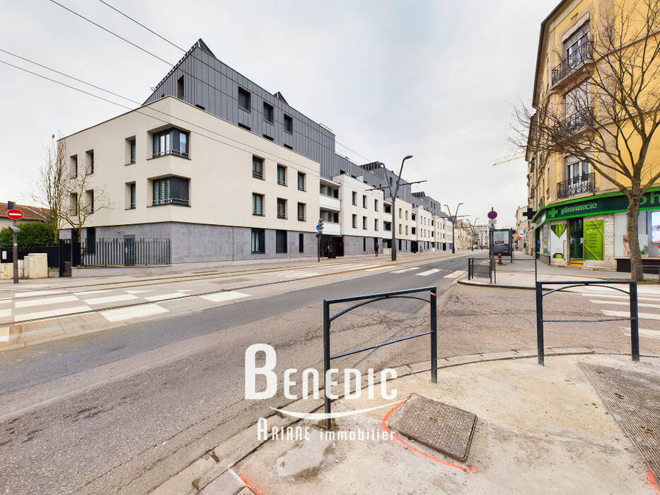 28325090f - Attribut alt par défaut.