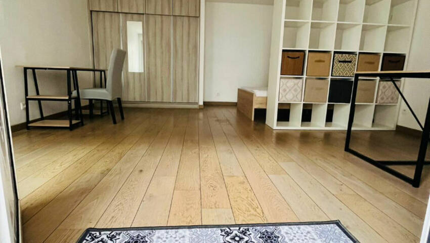 49759563b - Attribut alt par défaut.