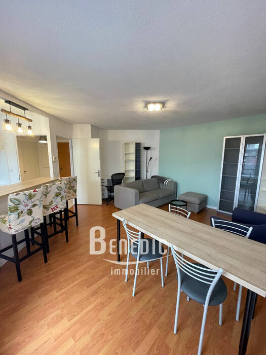 49868087c - Attribut alt par défaut.