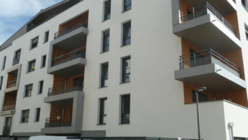 49943013b - Attribut alt par défaut.